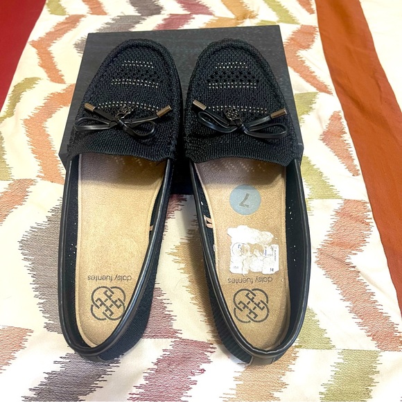 Daisy Fuentes Faux Leather Flats in excellent condition, used once - Picture 4 of 5